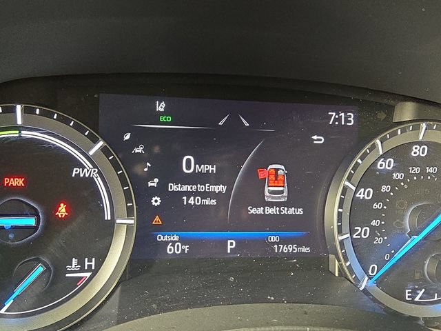 Used 2021 Toyota Highlander XLE AWD/4WD image 17