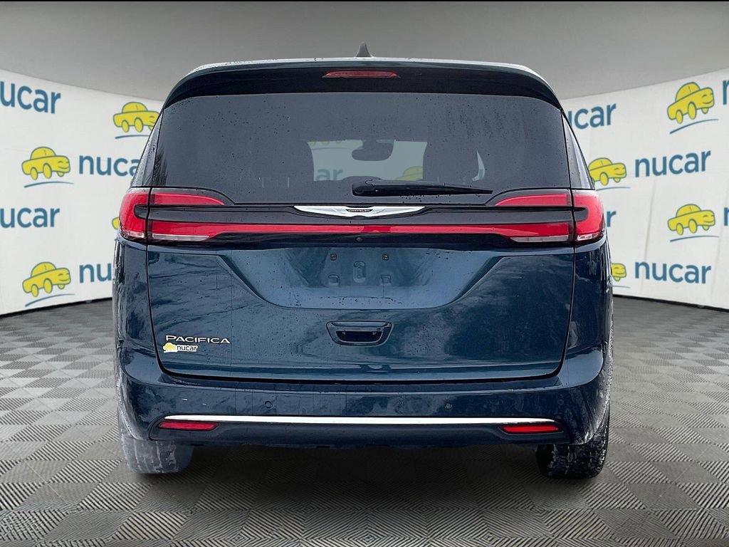 Used 2024 Chrysler Pacifica Touring-L FWD image 5