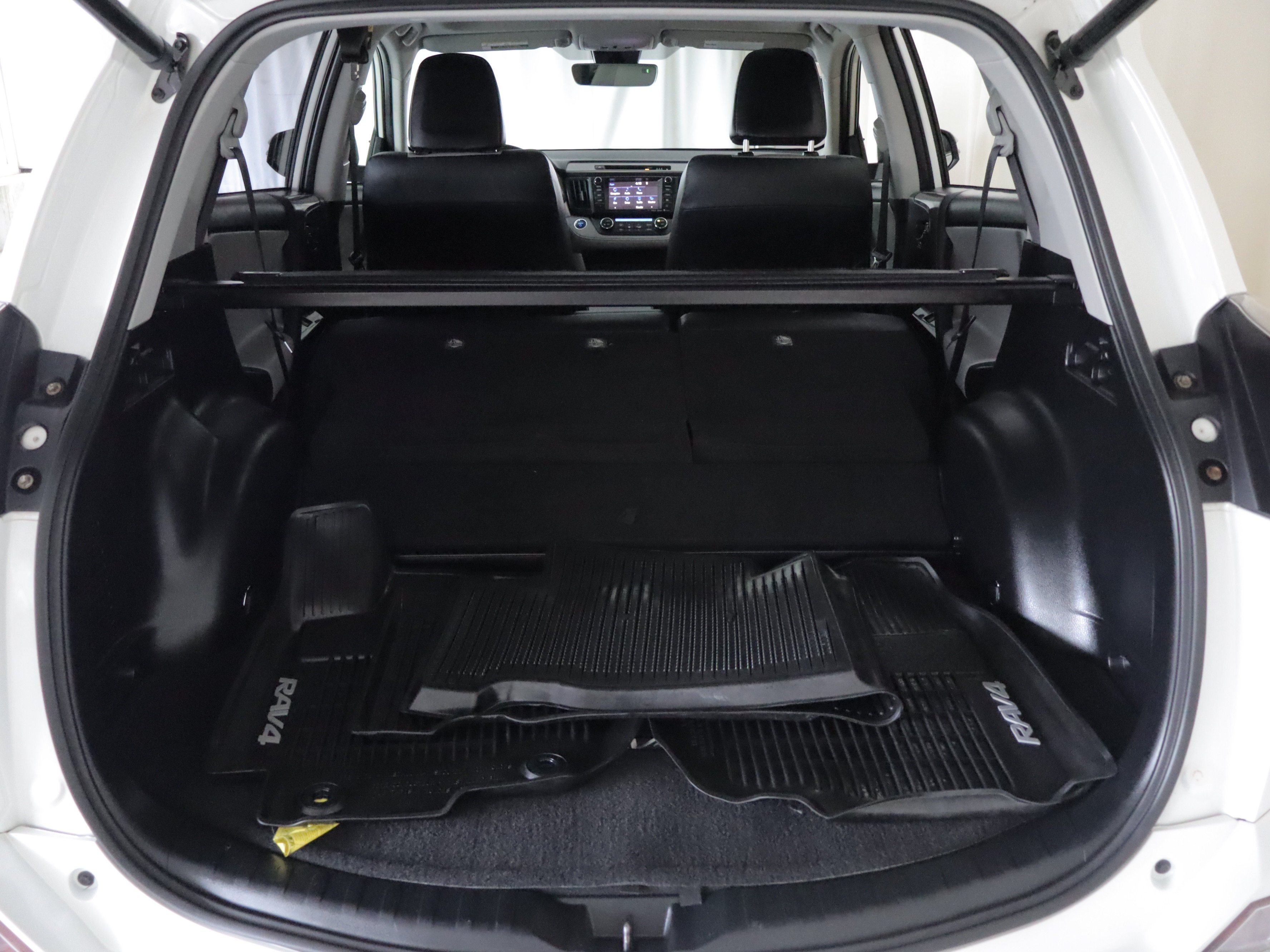 Used 2018 Toyota RAV4 Limited AWD/4WD image 22
