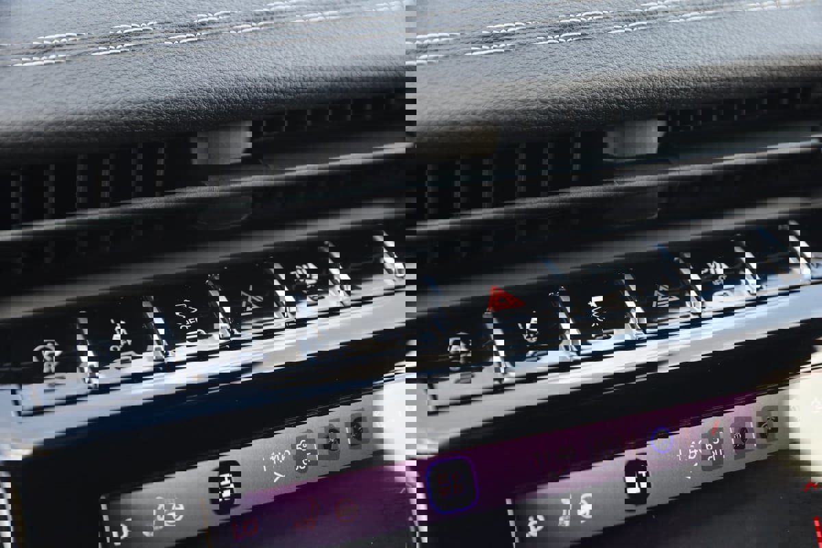 Used 2022 Jeep Grand Cherokee Limited image 35