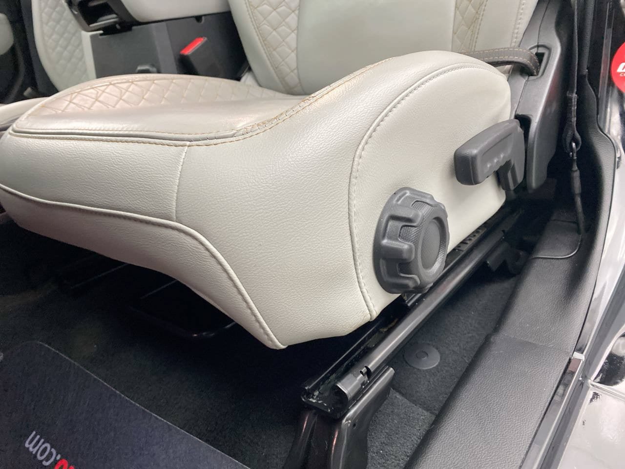 Used 2022 Jeep Wrangler Unlimited Sahara AWD/4WD image 13