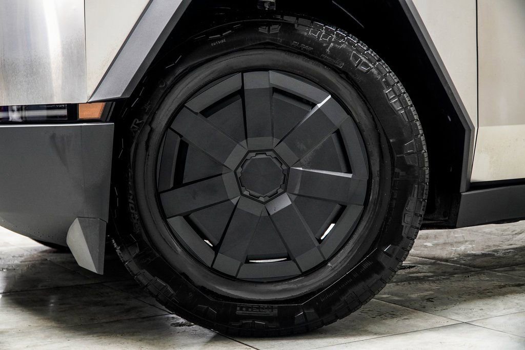 Used 2025 Tesla Cybertruck AWD Crew Cab image 6