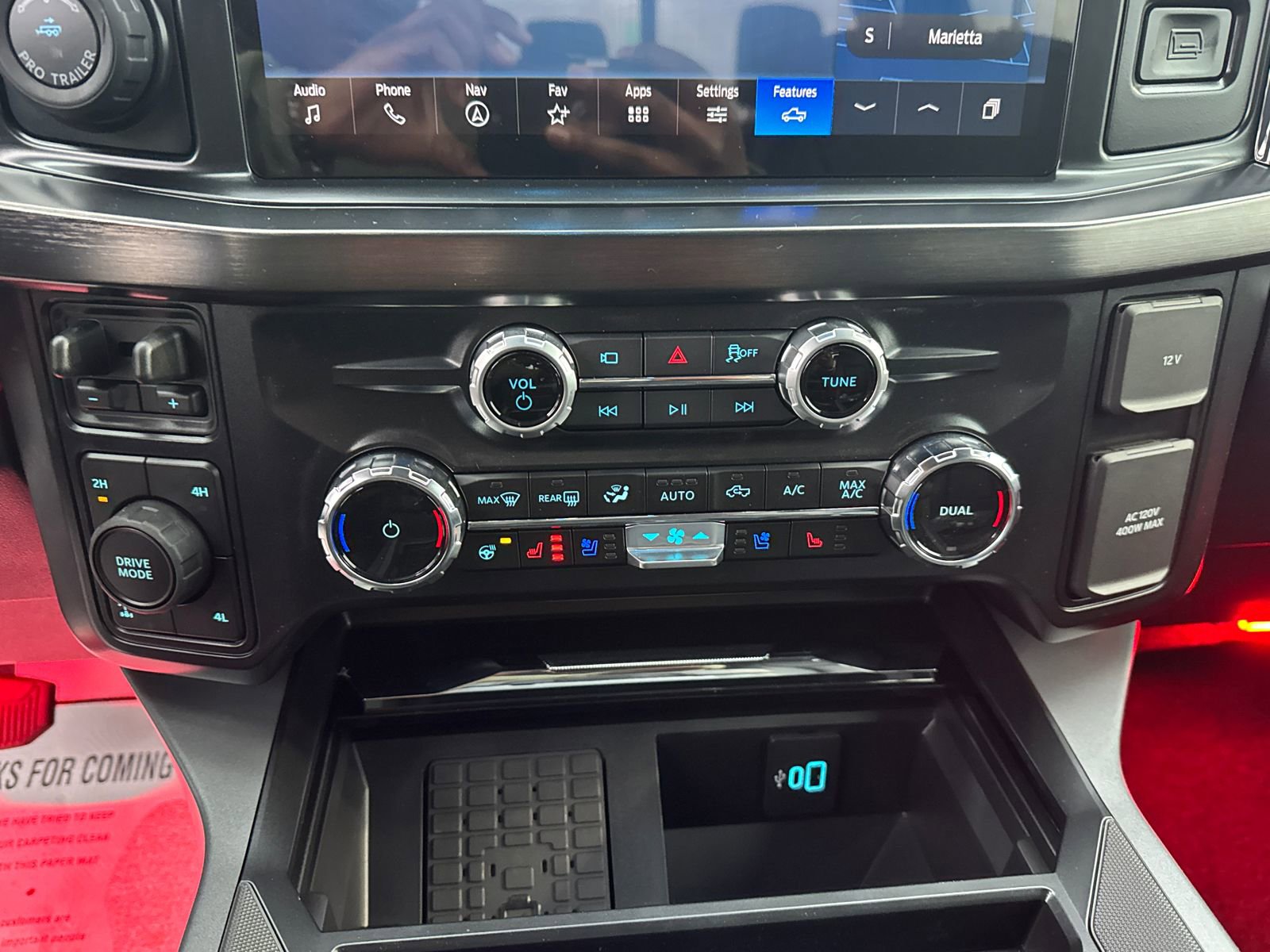 New 2026 Ford F250 Lariat w/ Black Appearance Package image 29