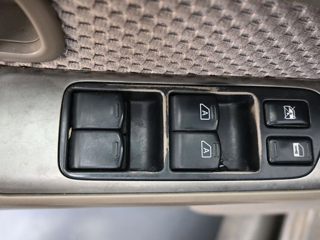 Used 2004 Nissan Pathfinder SE w/ (POP) SE Popular Pkg image 23