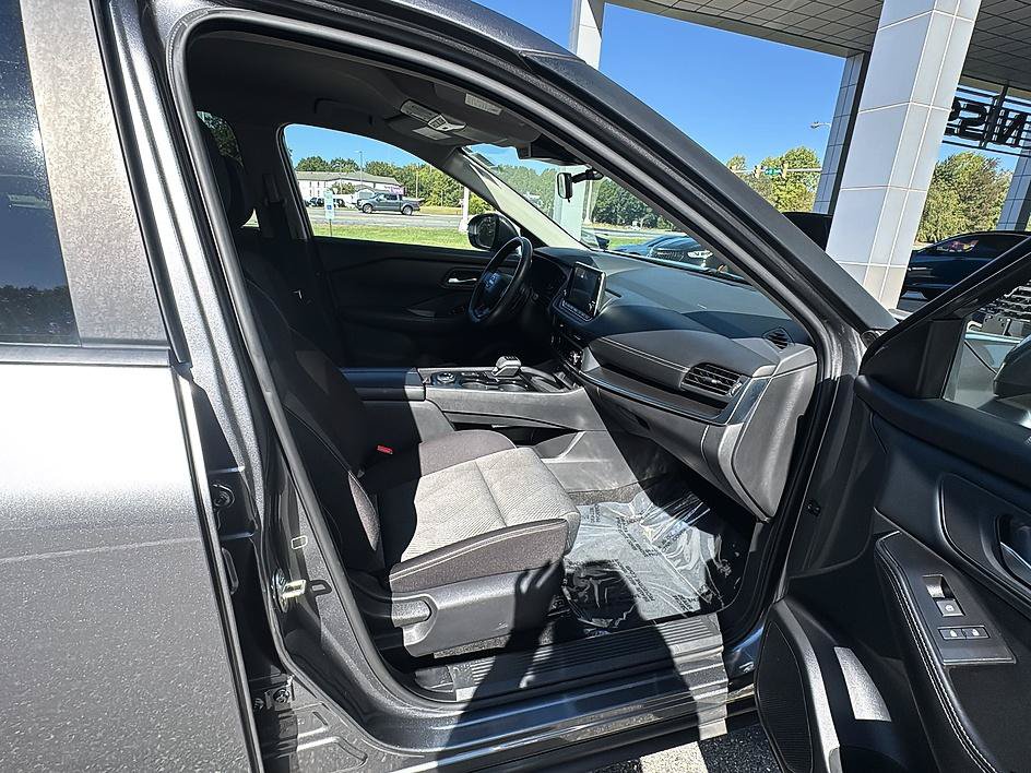Certified 2025 Nissan Rogue SV AWD/4WD image 24