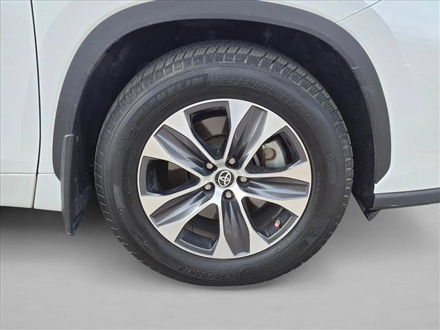 Used 2023 Toyota Highlander XLE FWD image 23