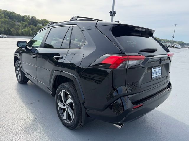 Used 2022 Toyota RAV4 SE w/ Weather & Moonroof Package AWD/4WD image 5