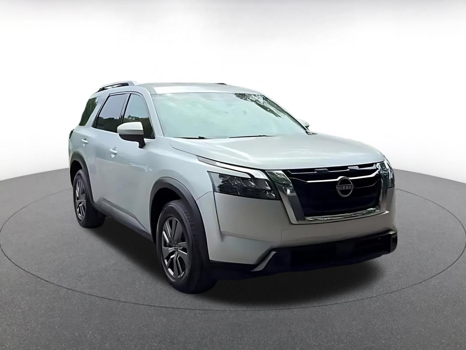 Used 2025 Nissan Pathfinder SV FWD image 3