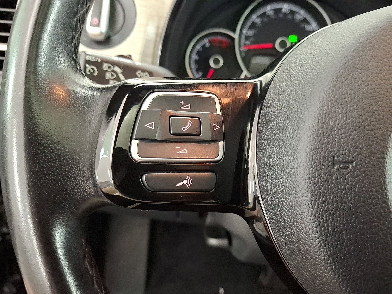 Used 2018 Volkswagen Beetle 2.0T Coast FWD image 9