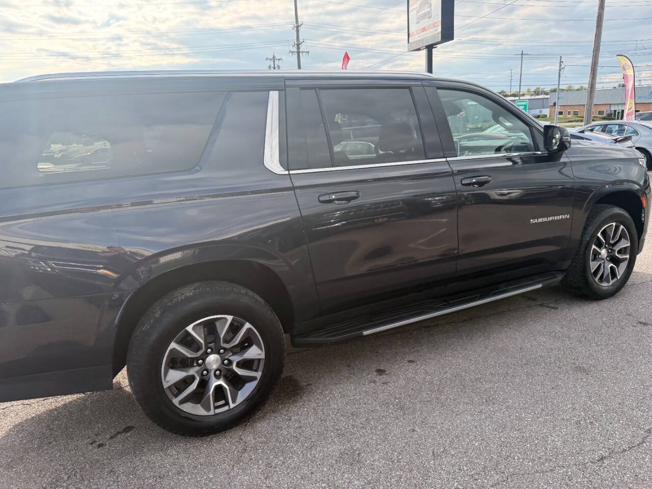 Used 2023 Chevrolet Suburban LT w/ Luxury Package AWD/4WD image 54