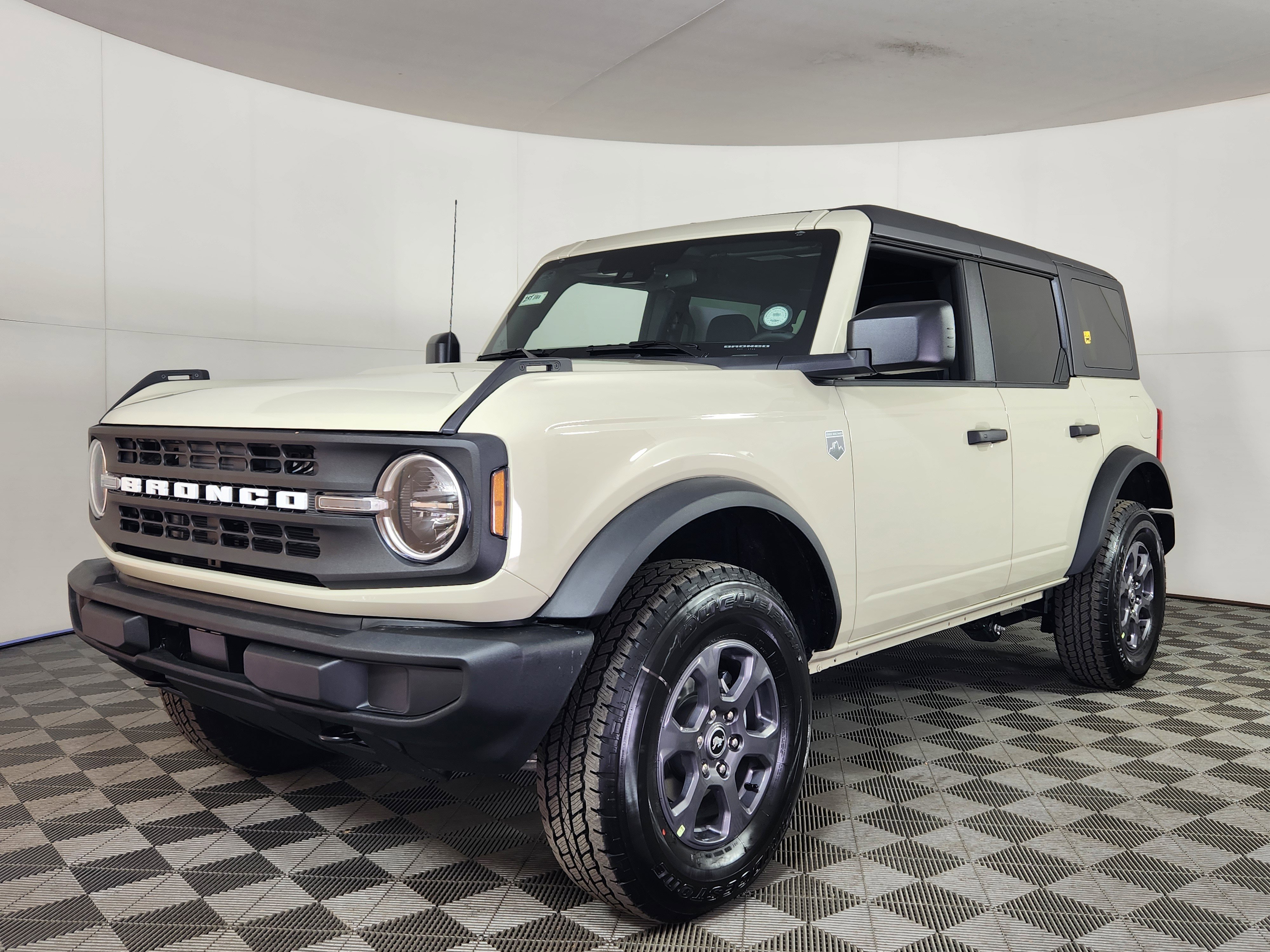 New 2025 Ford Bronco Big Bend image 3