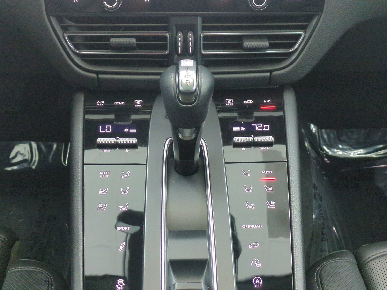 Certified 2022 Porsche Macan AWD/4WD image 13