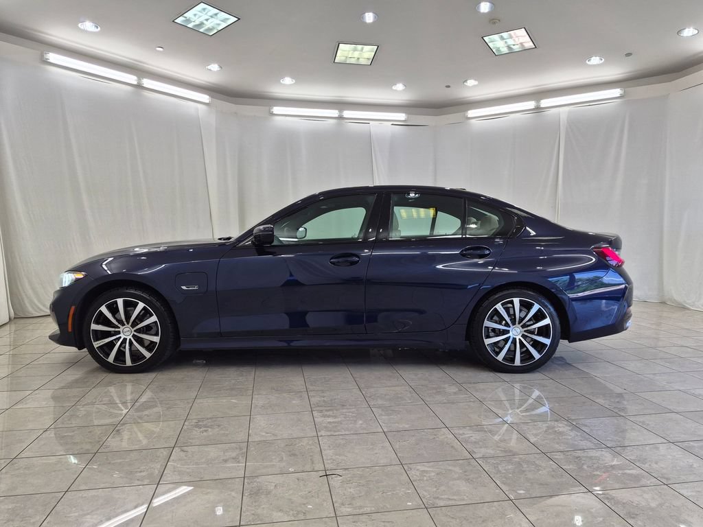Used 2023 BMW 330e xDrive w/ Premium Package AWD/4WD image 5