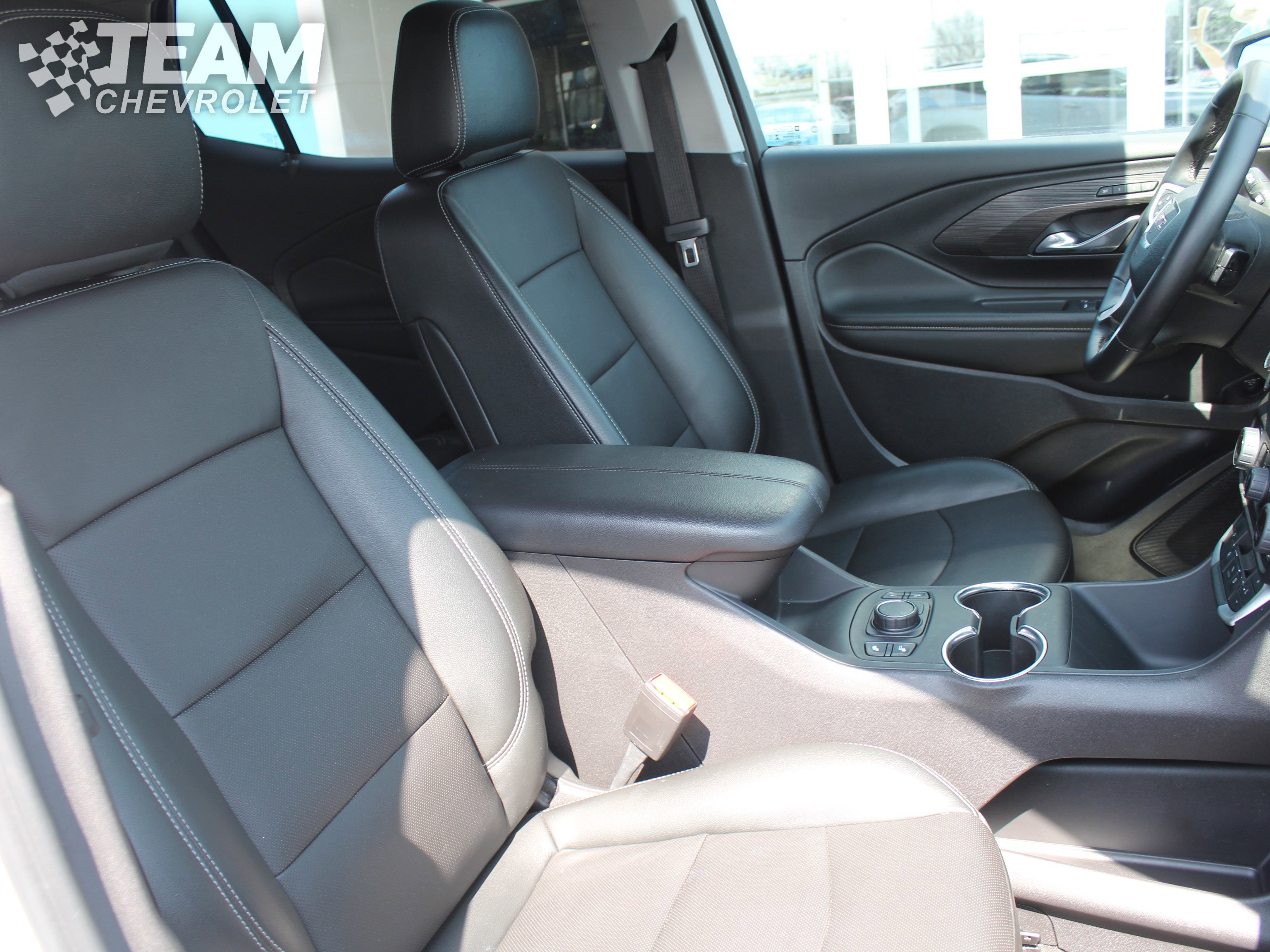 Used 2024 GMC Terrain SLT image 28