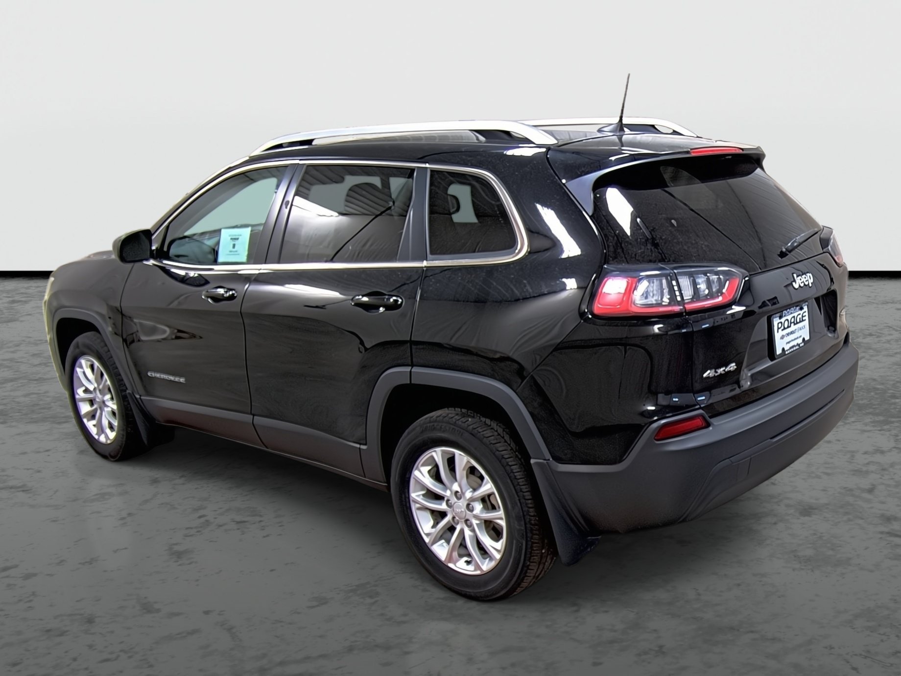 Used 2019 Jeep Cherokee Latitude w/ Cold Weather Group AWD/4WD image 2