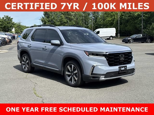 Used 2025 Honda Pilot Touring image 1