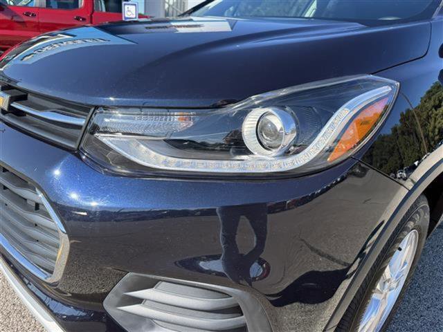 Certified 2022 Chevrolet Trax LT w/ LT Convenience Package image 28