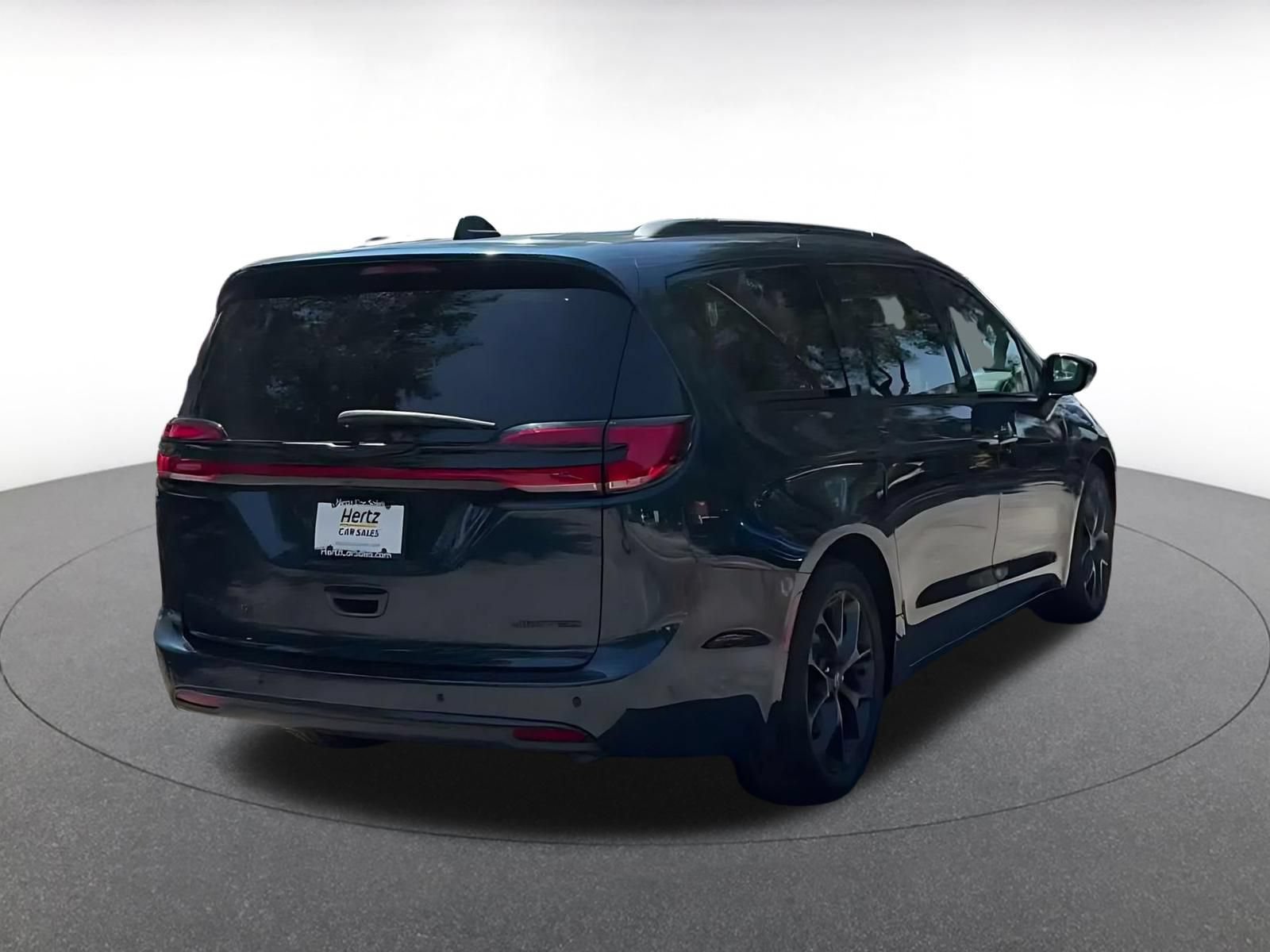 Used 2025 Chrysler Pacifica Limited FWD image 14