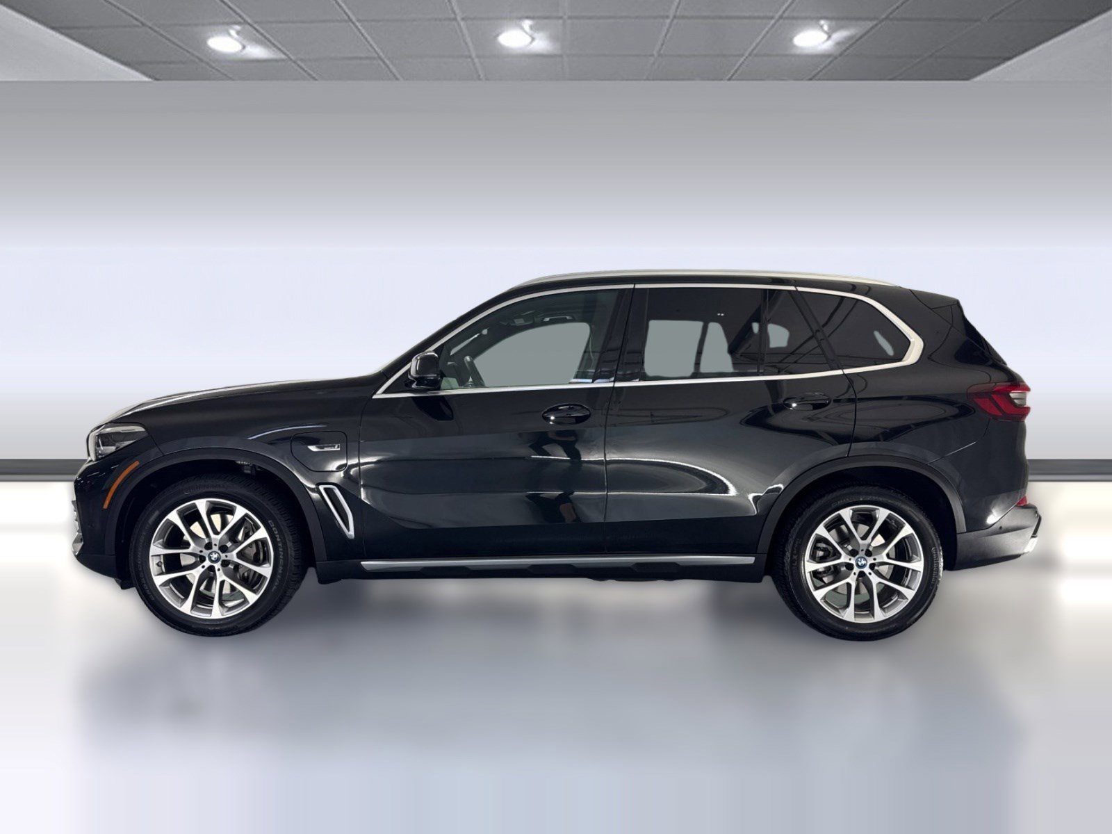 Certified 2023 BMW X5 xDrive45e w/ Climate Comfort Package image 2