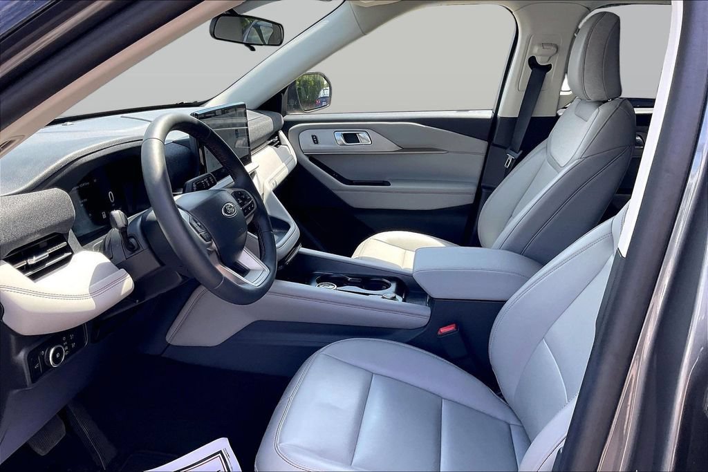 Used 2025 Ford Explorer Active w/ Active Comfort Package RWD image 24