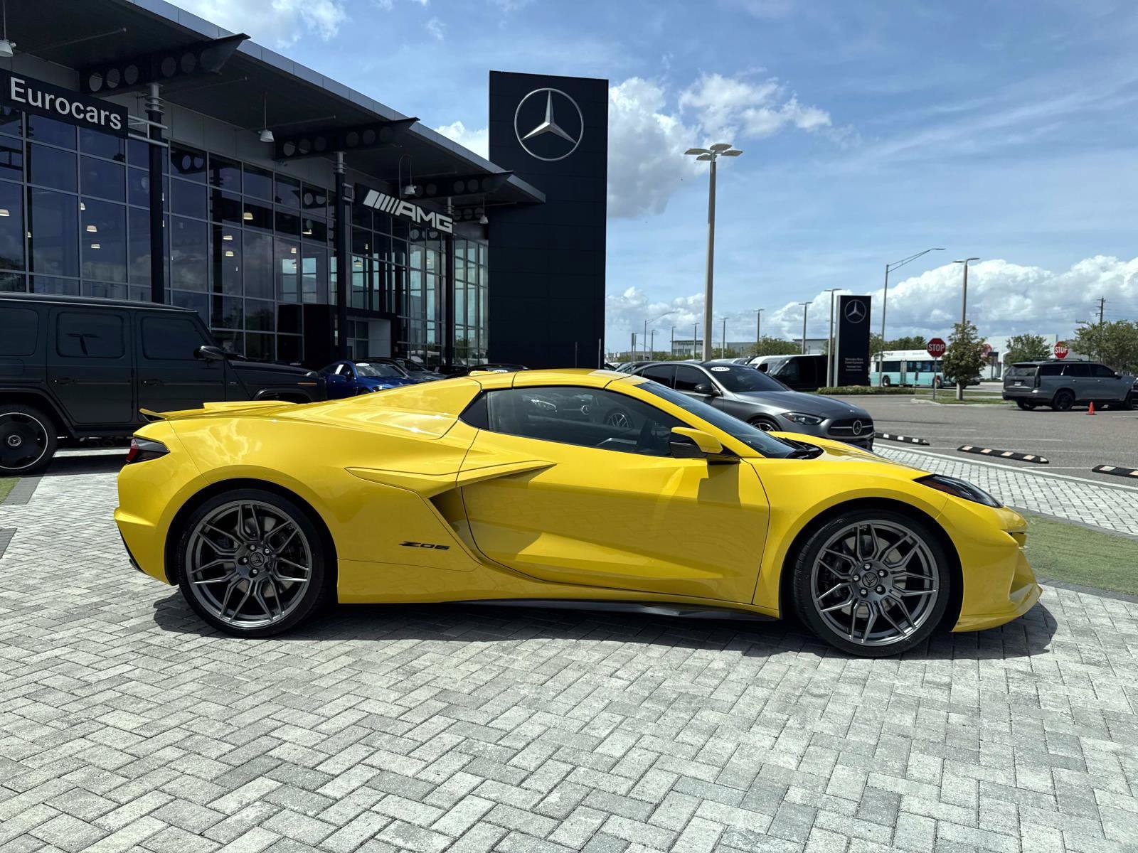 Used 2025 Chevrolet Corvette Z06 RWD image 15