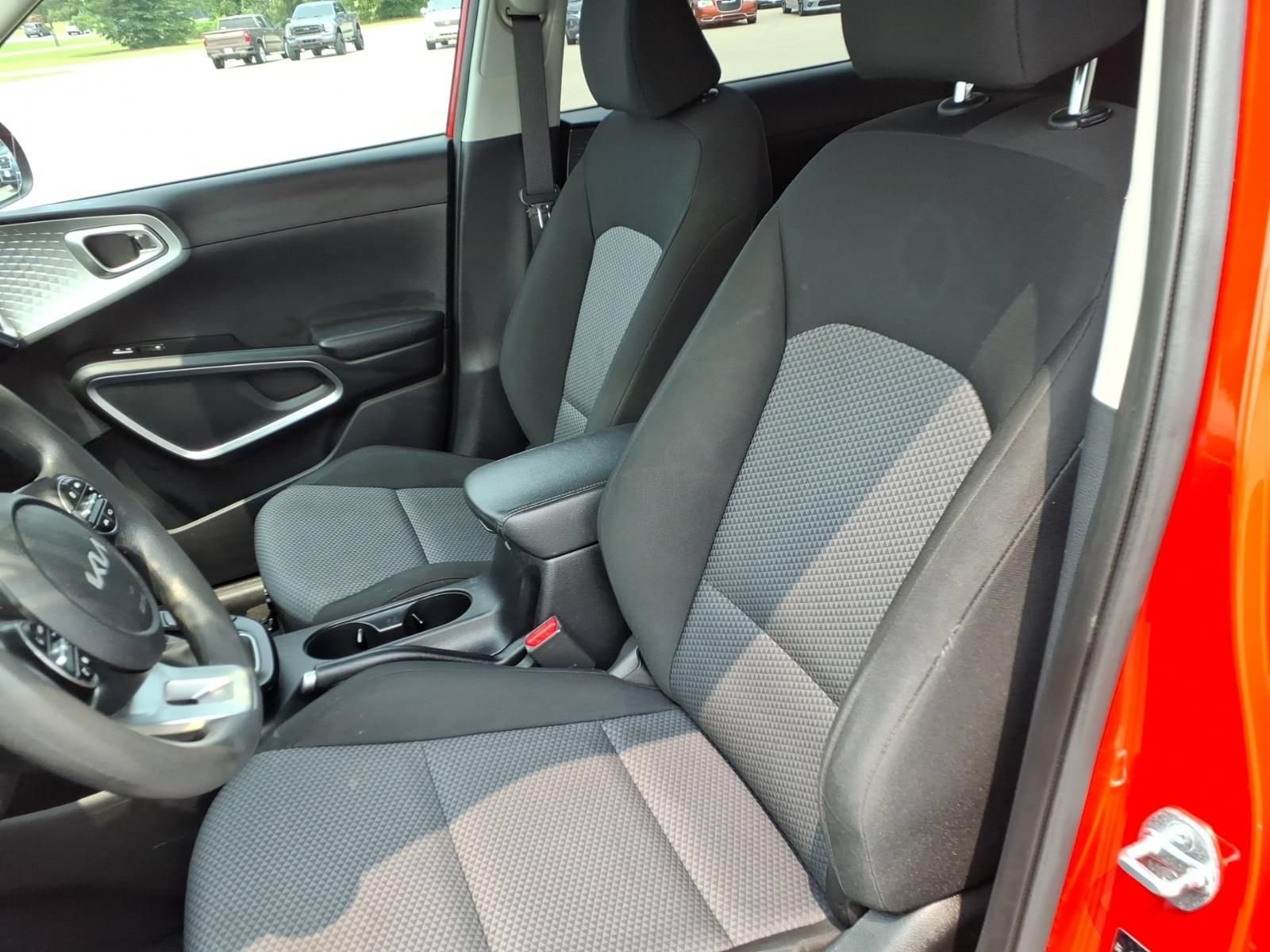 Used 2023 Kia Soul LX FWD image 14
