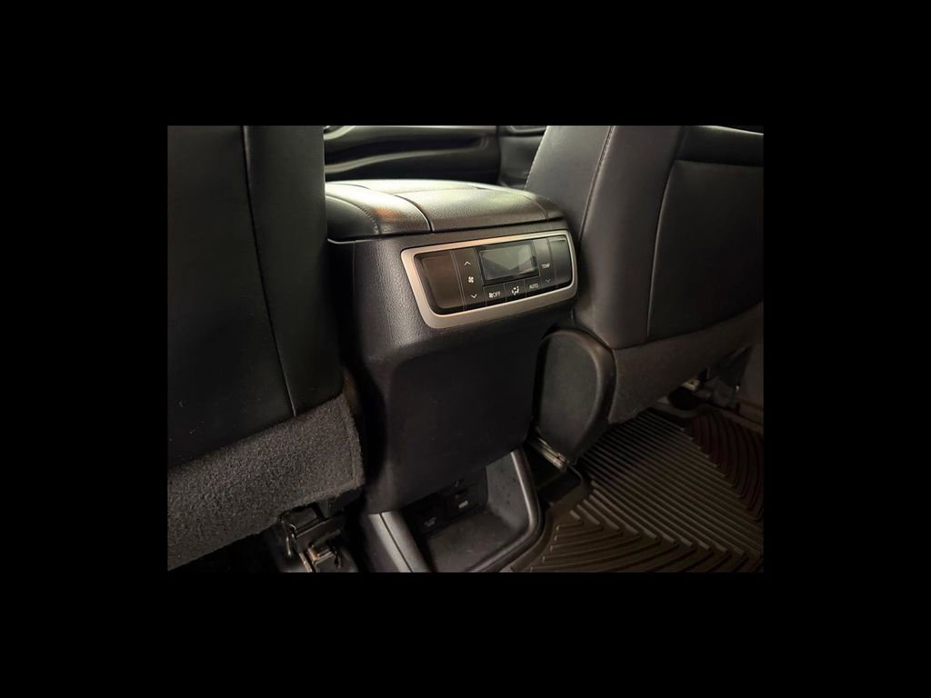 Used 2016 Toyota Highlander XLE image 25