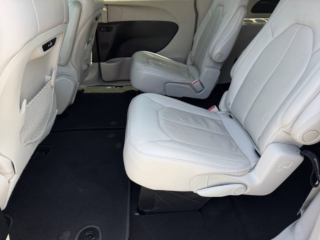 Used 2021 Chrysler Pacifica Touring-L FWD image 13