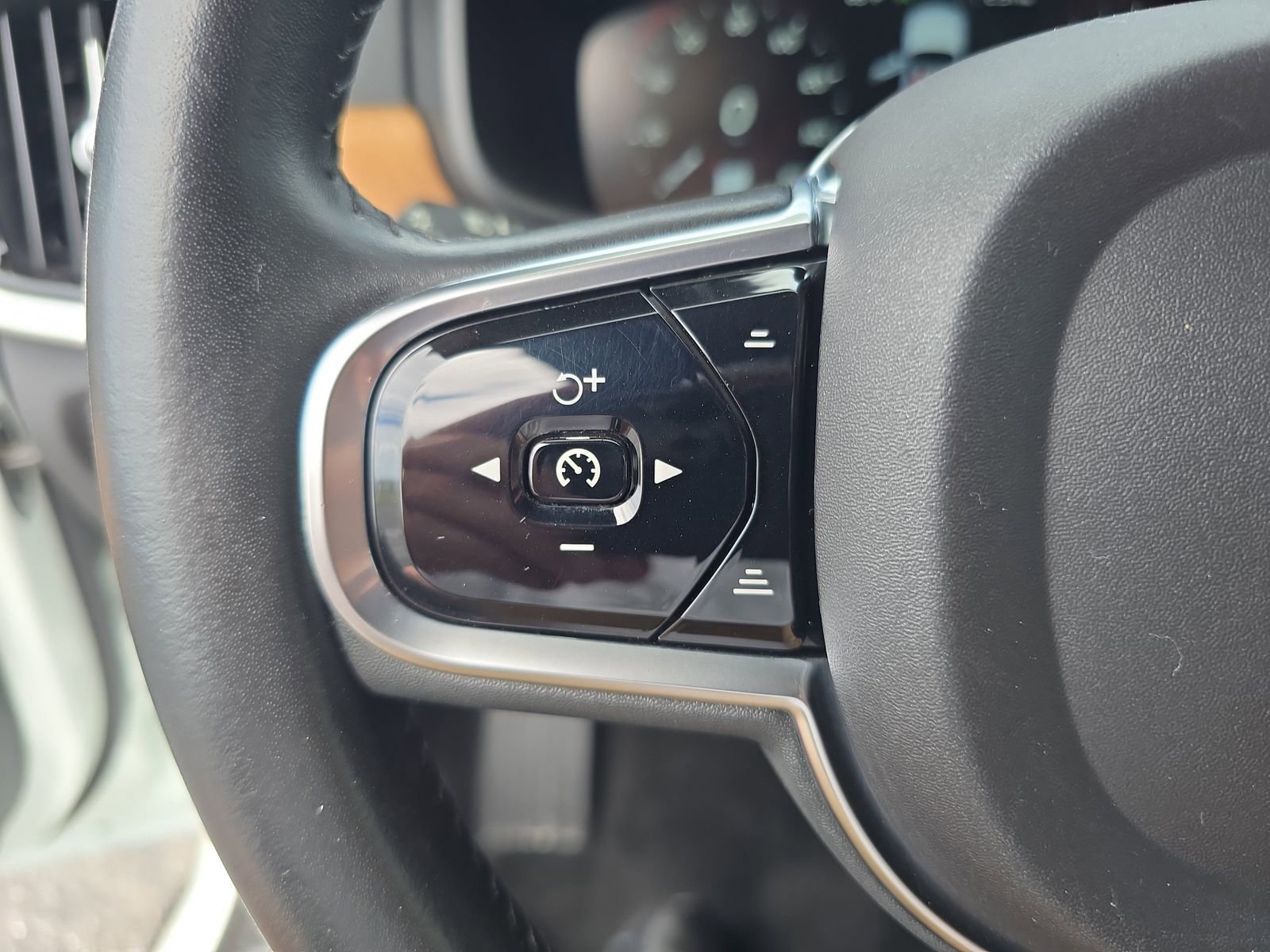 Used 2017 Volvo S90 T6 Inscription w/ Vision Package image 23