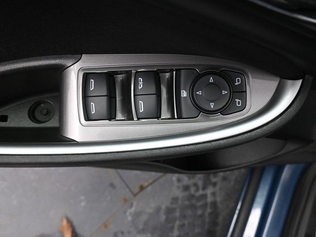 Used 2025 Chevrolet Malibu LT image 29