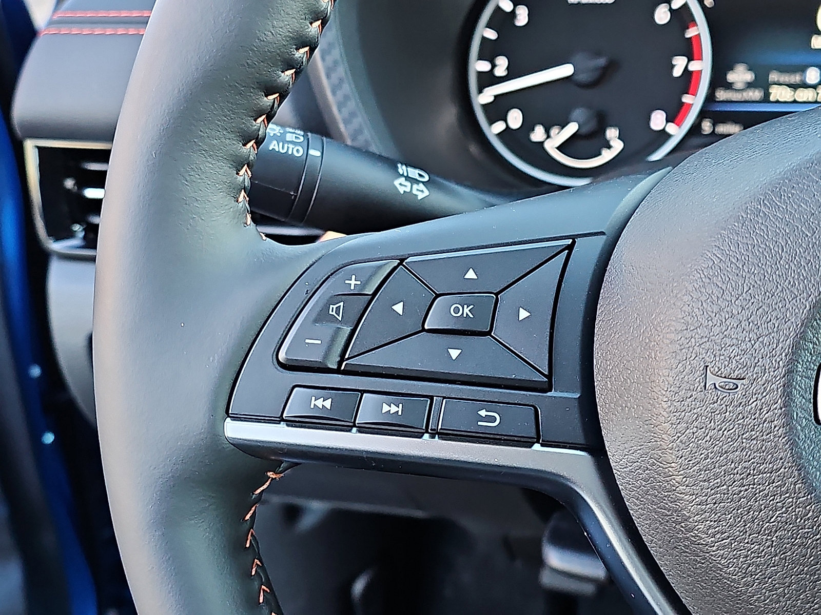 Used 2025 Nissan Sentra SR w/ SR Premium Package image 22