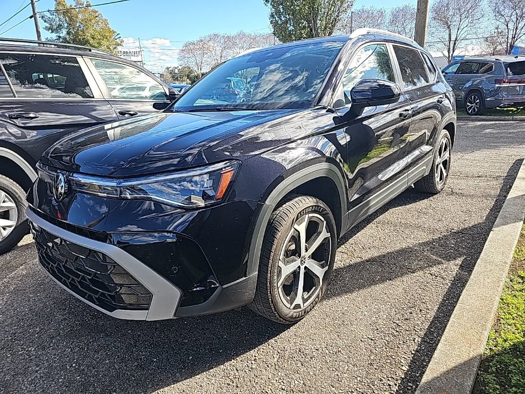 Used 2025 Volkswagen Taos SEL image 1