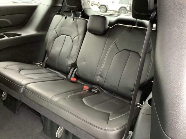 New 2026 Chrysler Pacifica Select w/ S Appearance Package image 12