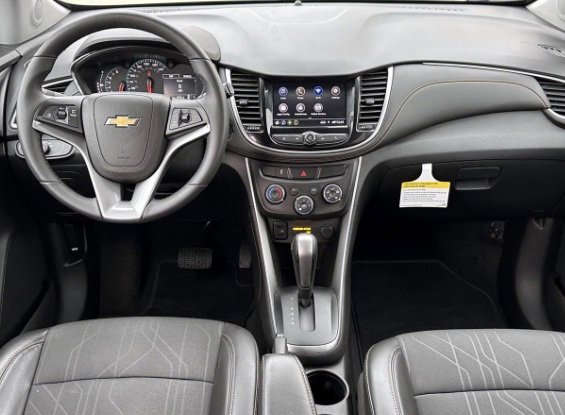 Used 2022 Chevrolet Trax LT w/ LT Convenience Package image 5