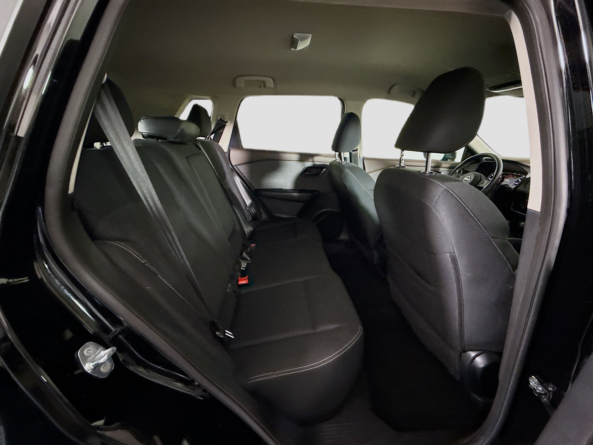 Used 2023 Nissan Rogue S image 27