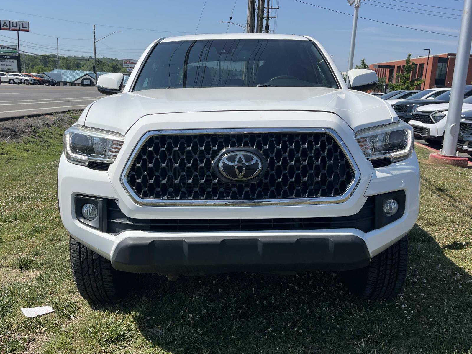 Used 2018 Toyota Tacoma TRD Off-Road AWD/4WD image 2