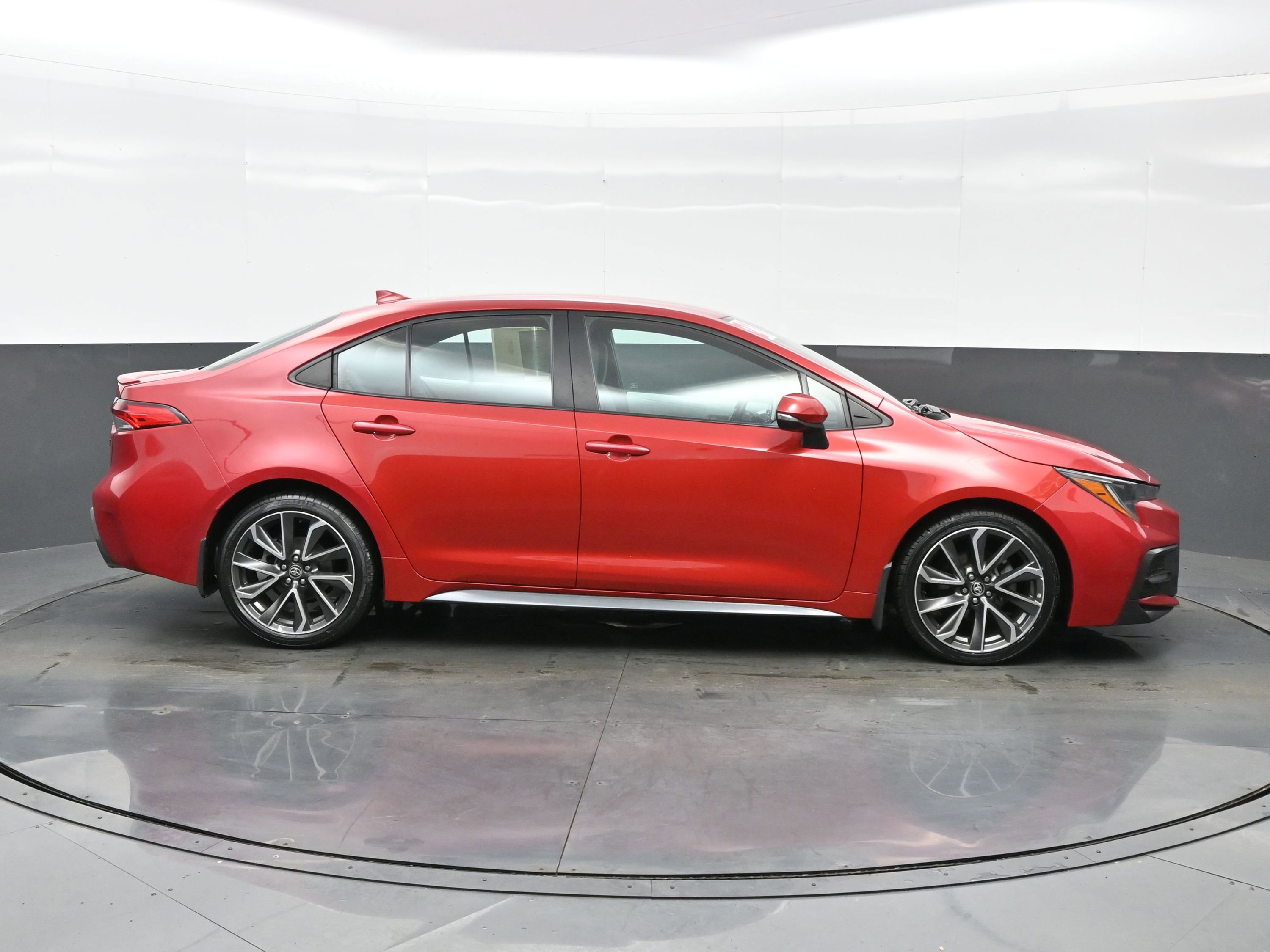 Used 2021 Toyota Corolla SE w/ Carpet Mat Package (TMS) image 7