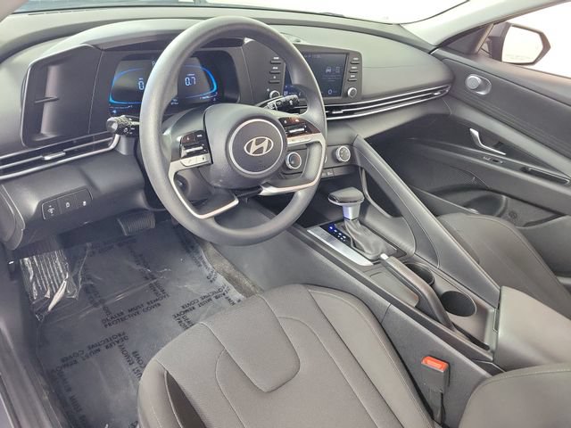 Used 2025 Hyundai Elantra SE FWD image 18