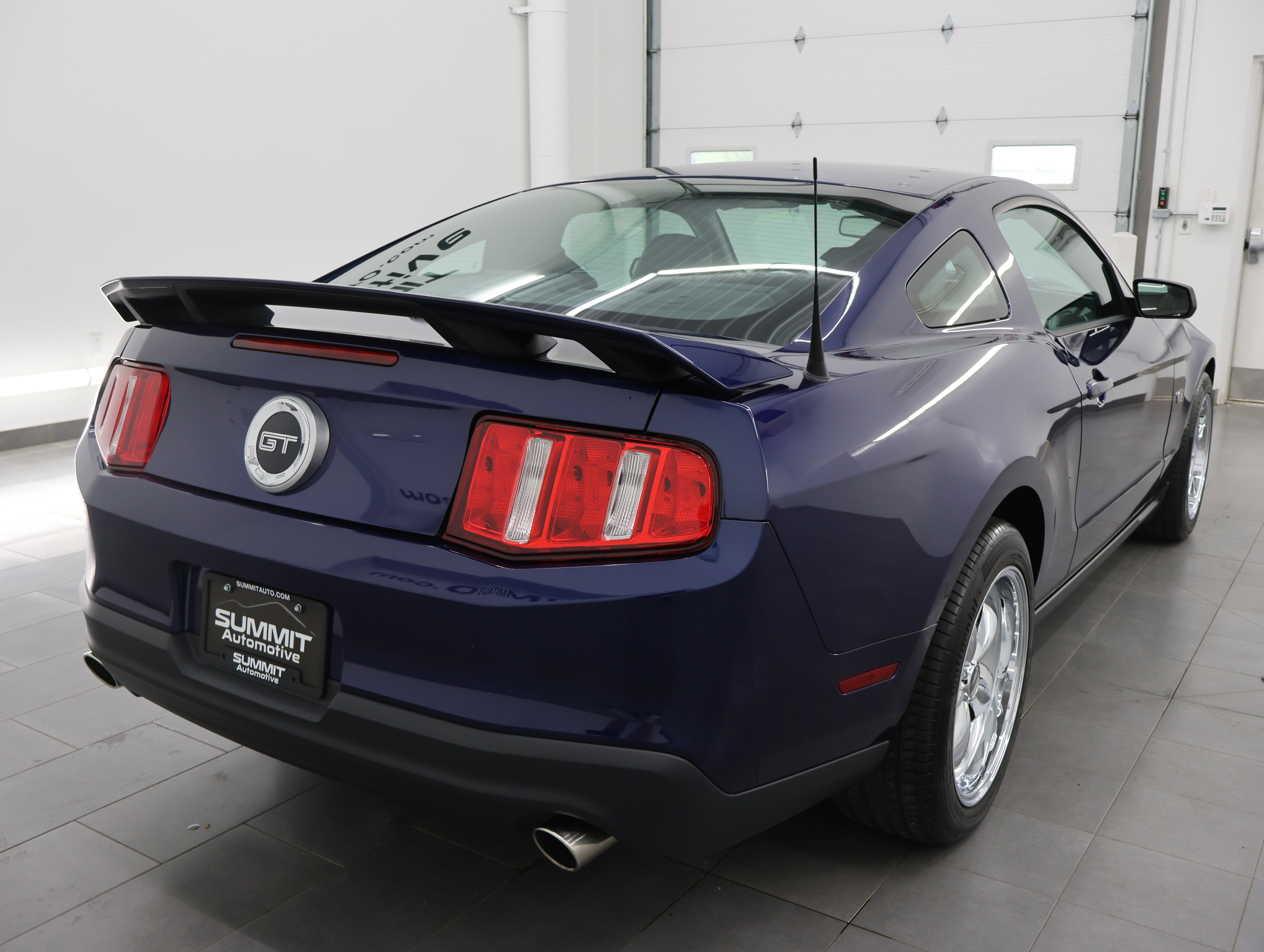 Used 2010 Ford Mustang GT Premium RWD image 5