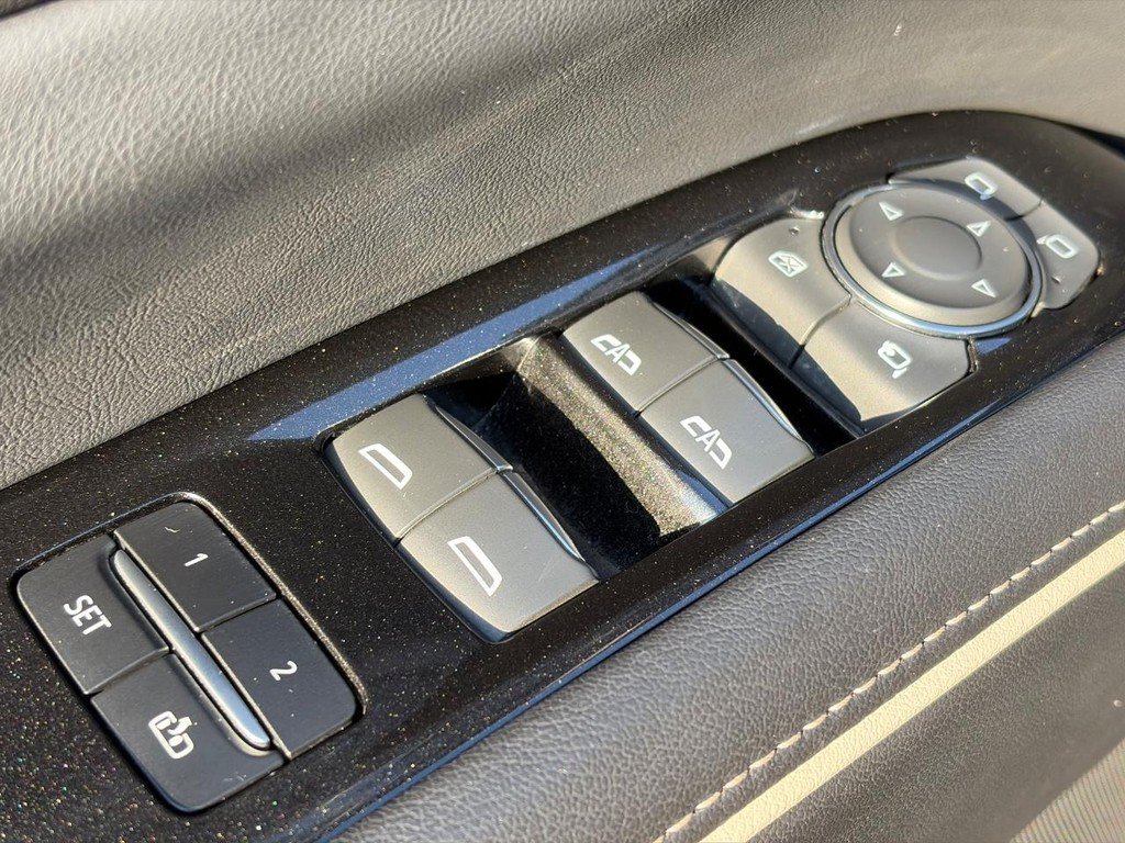 Used 2023 Cadillac Escalade Premium Luxury AWD/4WD image 26
