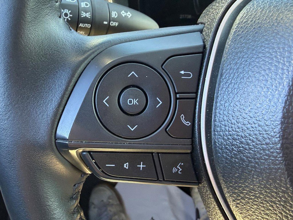 Certified 2025 Toyota Corolla Cross XLE image 17