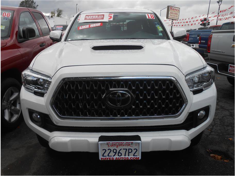Used 2018 Toyota Tacoma TRD Sport image 2