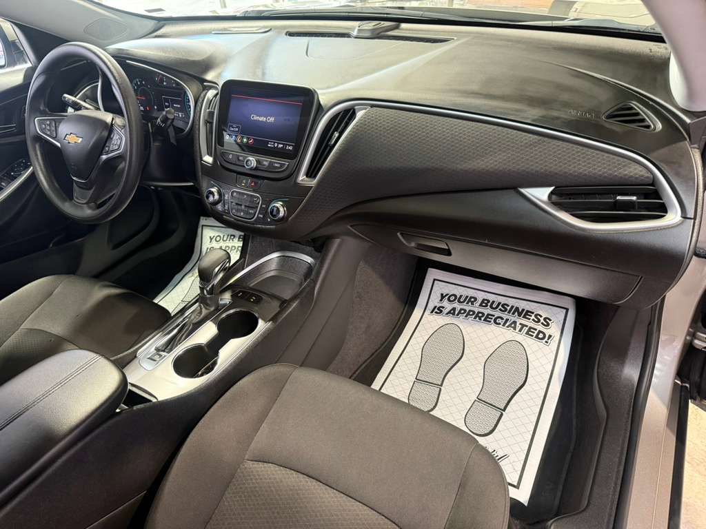 Used 2025 Chevrolet Malibu LT FWD image 46