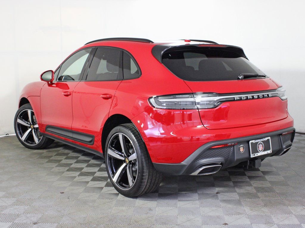 Certified 2025 Porsche Macan image 3