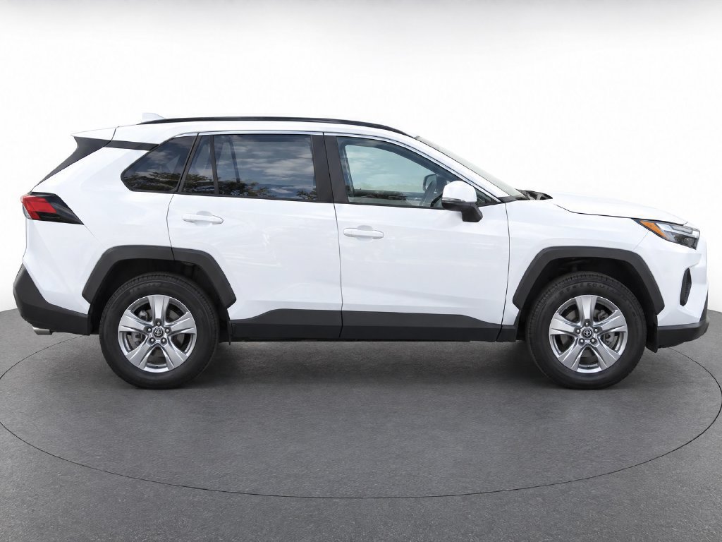 Used 2025 Toyota RAV4 XLE AWD/4WD image 6