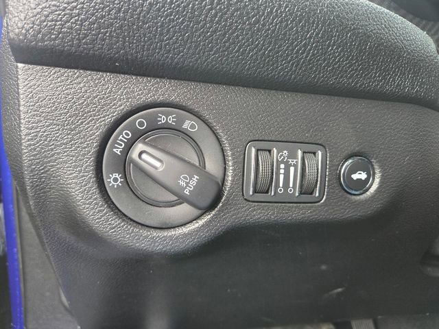 Used 2022 Dodge Challenger SXT w/ Blacktop Package image 25