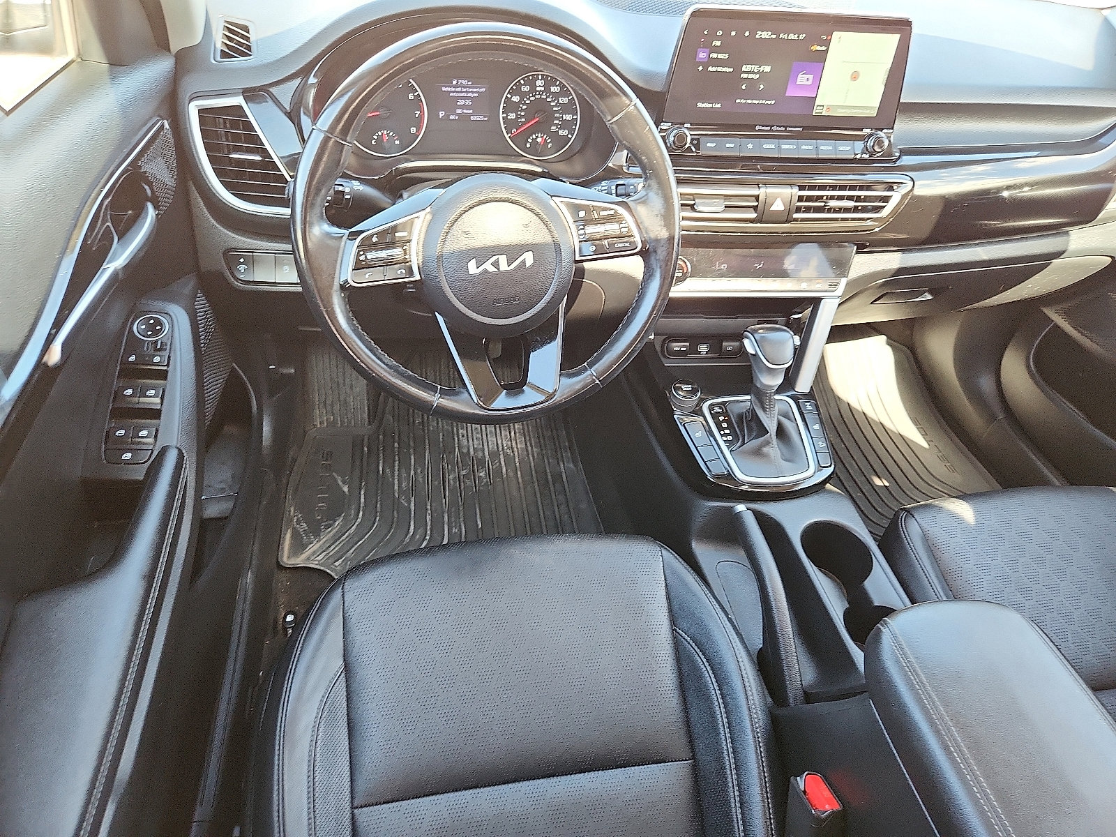 Used 2023 Kia Seltos EX image 10