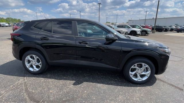 New 2026 Chevrolet Trax LS w/ LS Convenience Package FWD image 3