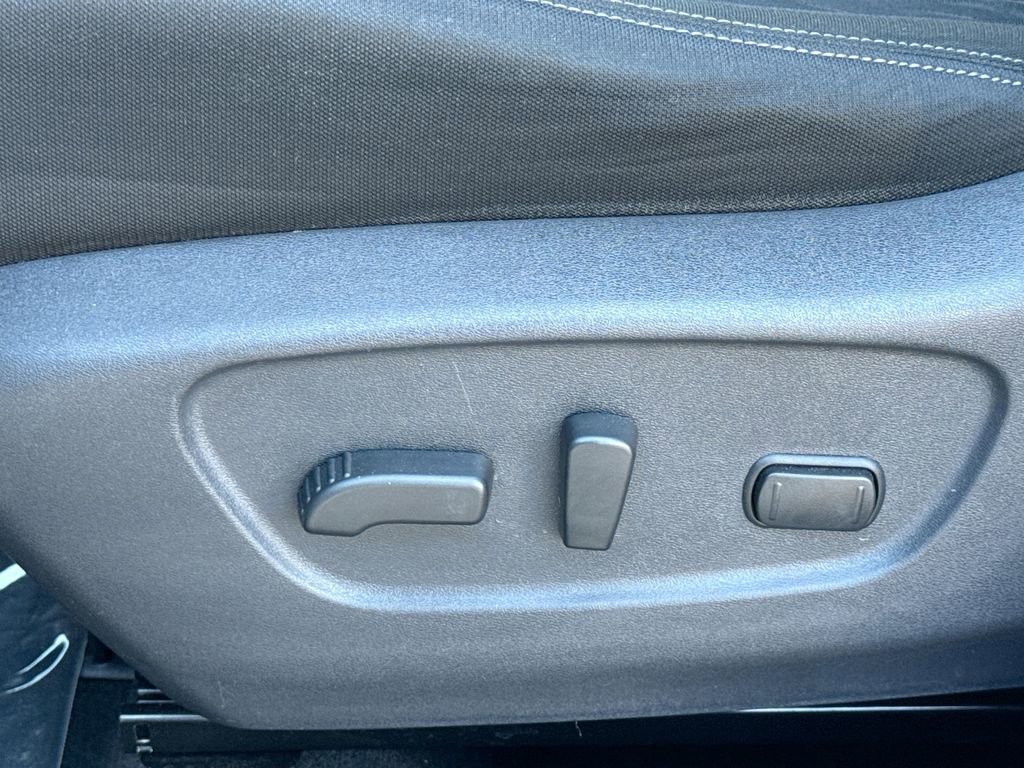 Used 2019 Nissan Rogue SV image 14