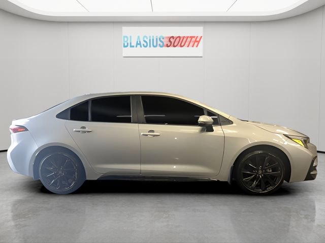 Used 2024 Toyota Corolla XSE FWD image 2